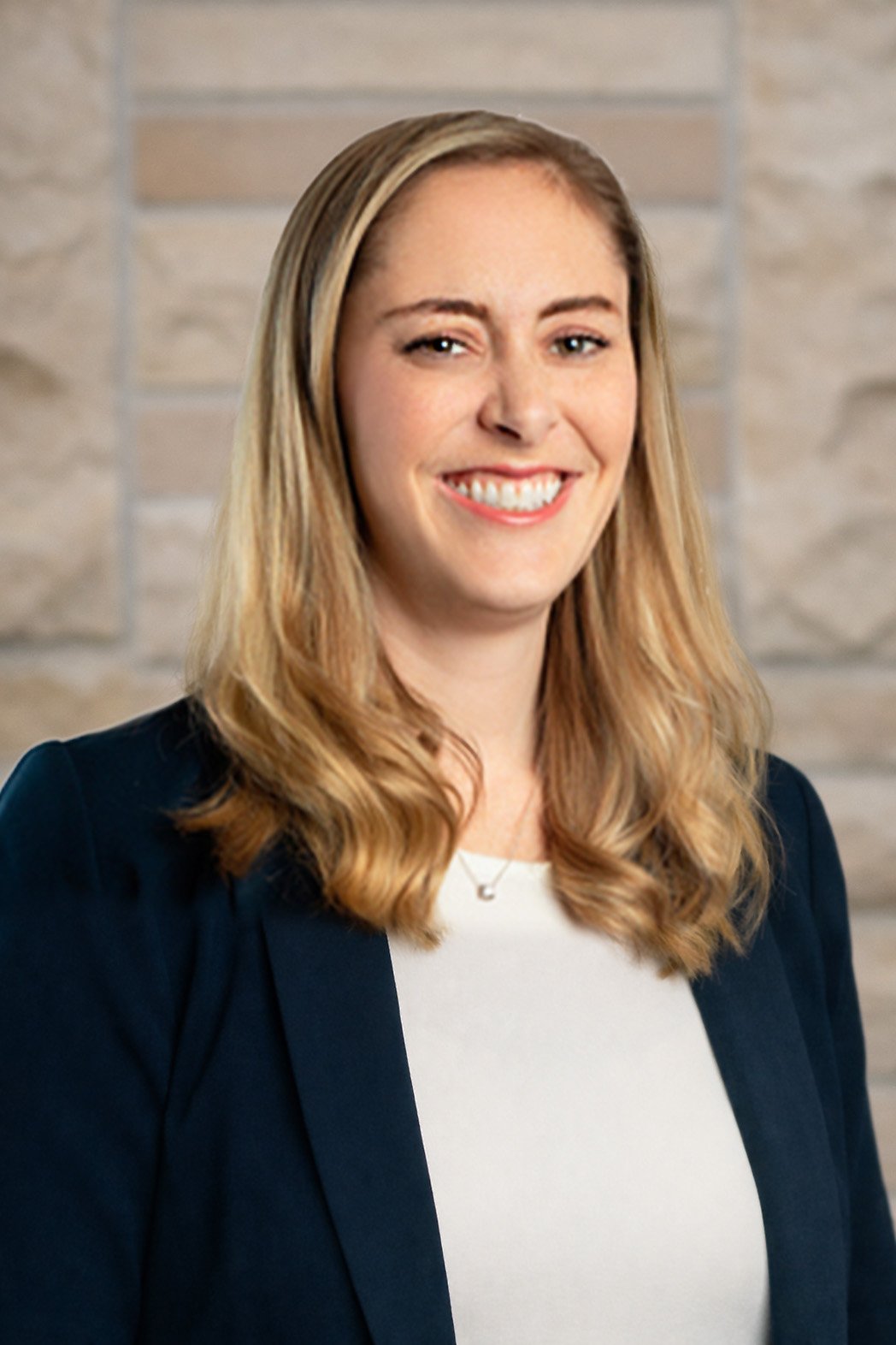 Amanda Fabouzzi headshot.